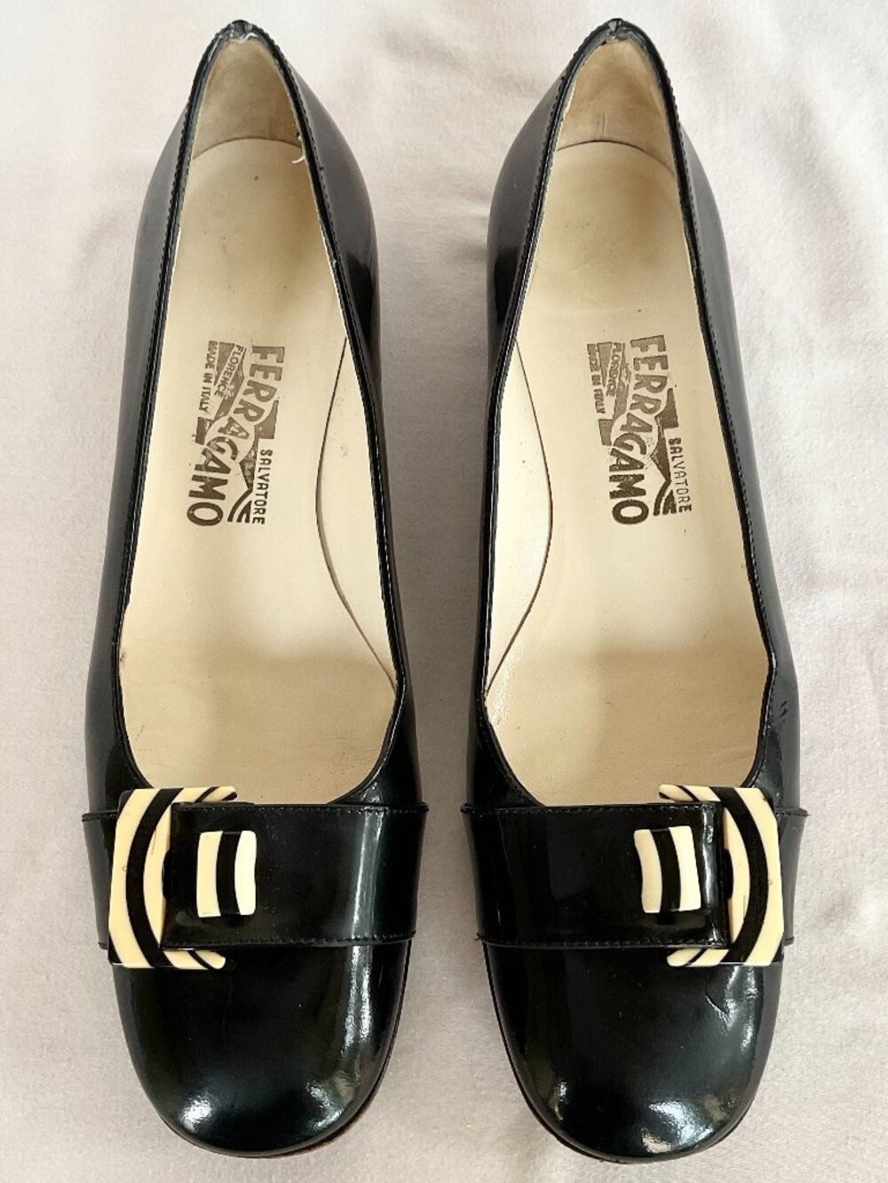 Salvatore Ferragamo Black Patent Leather Flats Zebra Buckle – US 9 AA Narrow